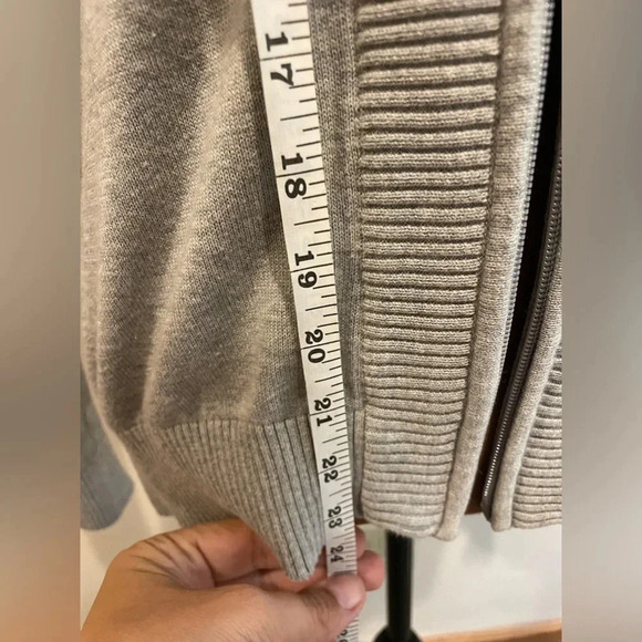 Cutter and buck size small grey cardigan with 2 way zipper - Picture 4 of 8
